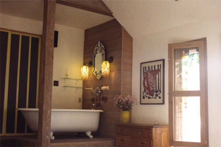 clawfoot tub